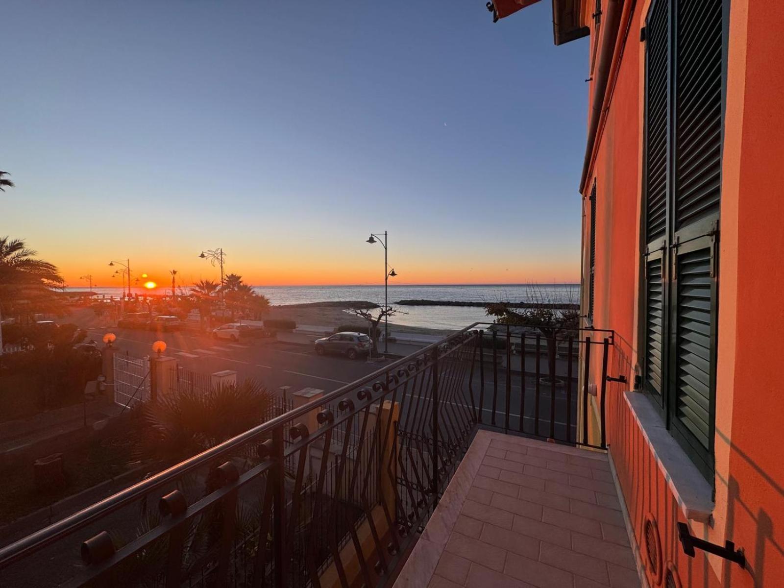 Casa Del Cardinale Apartment Santo Stefano al Mare Bagian luar foto