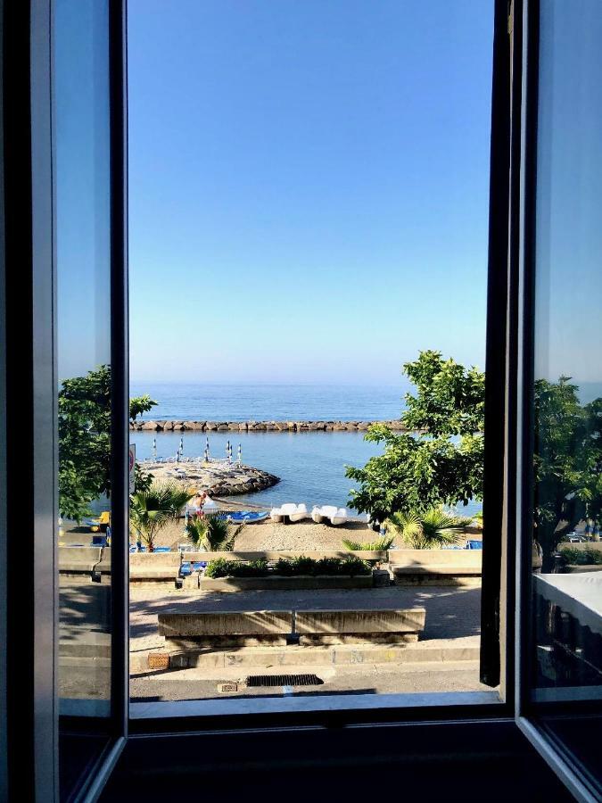 Casa Del Cardinale Apartment Santo Stefano al Mare Bagian luar foto